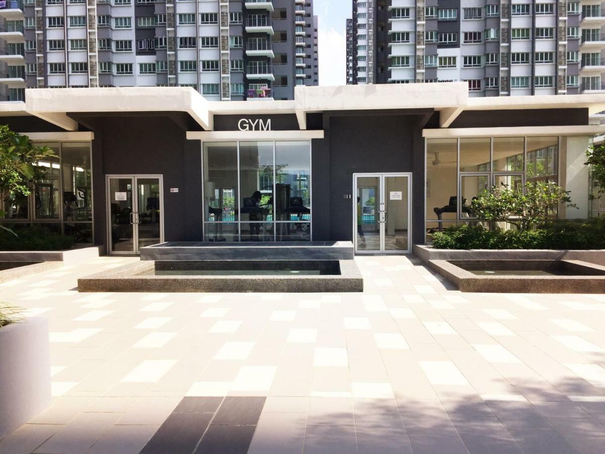 Del'S Guesthouse @ Southville Same Level With Pool Fits 8 Bangi Exterior photo