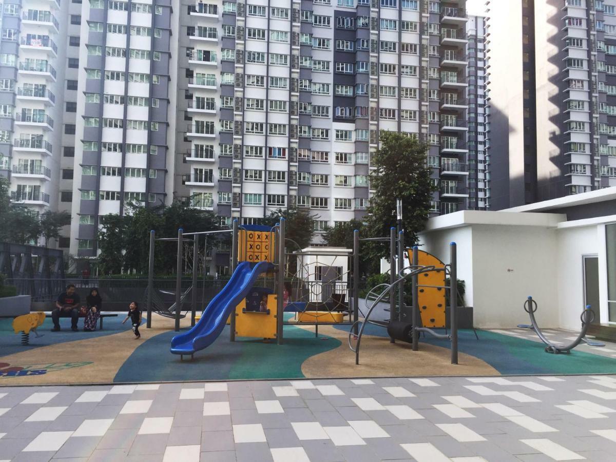 Del'S Guesthouse @ Southville Same Level With Pool Fits 8 Bangi Exterior photo